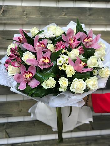 Букет цветов из: Розы и Хризантемы в Иванисово