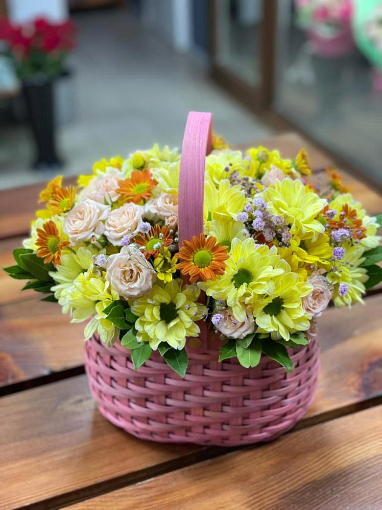 Цветочная композиция из Хризантемы и Розы в корзине в Иванисово