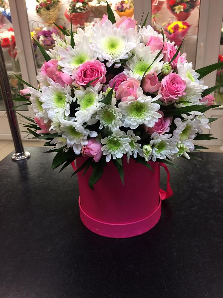 Цветочная композиция из Розы и Хризантемы в шляпной коробке в Иванисово