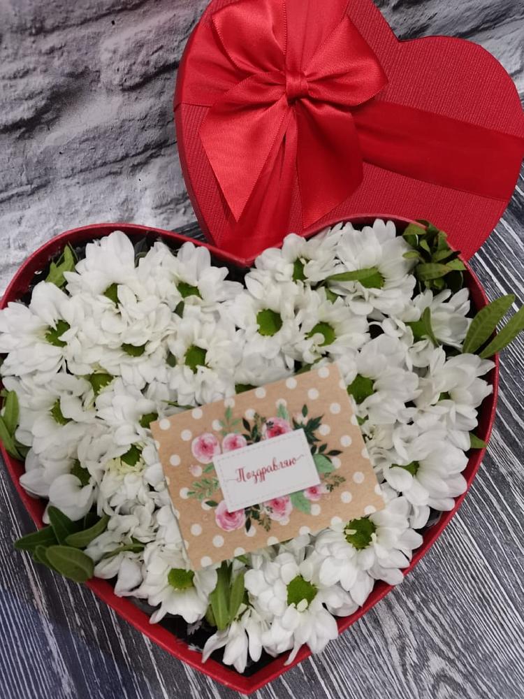 Цветочная композиция из Хризантемы в виде сердца в Иванисово