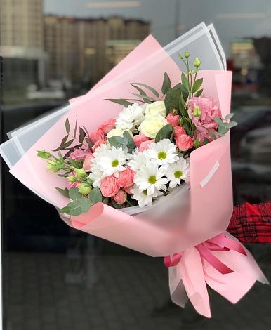 Букет цветов из: Розы, Лизиантусы и Хризантемы в Иванисово